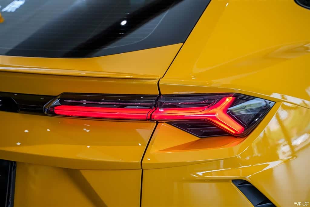 Lamborghini Urus, 2023 18