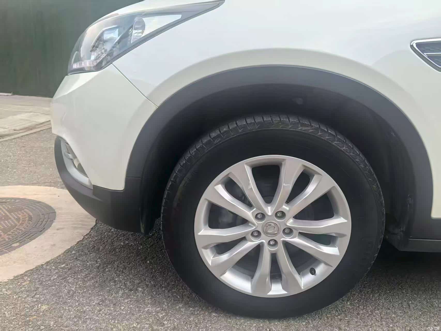 DongFeng AX7, 2016 13
