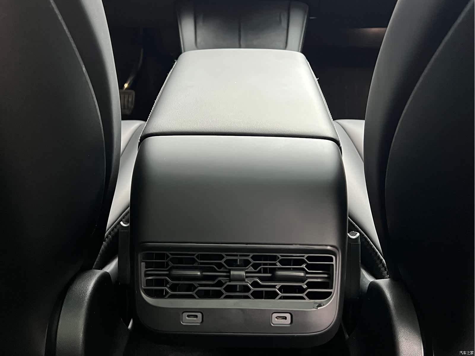 Tesla Model Y, 2024 7