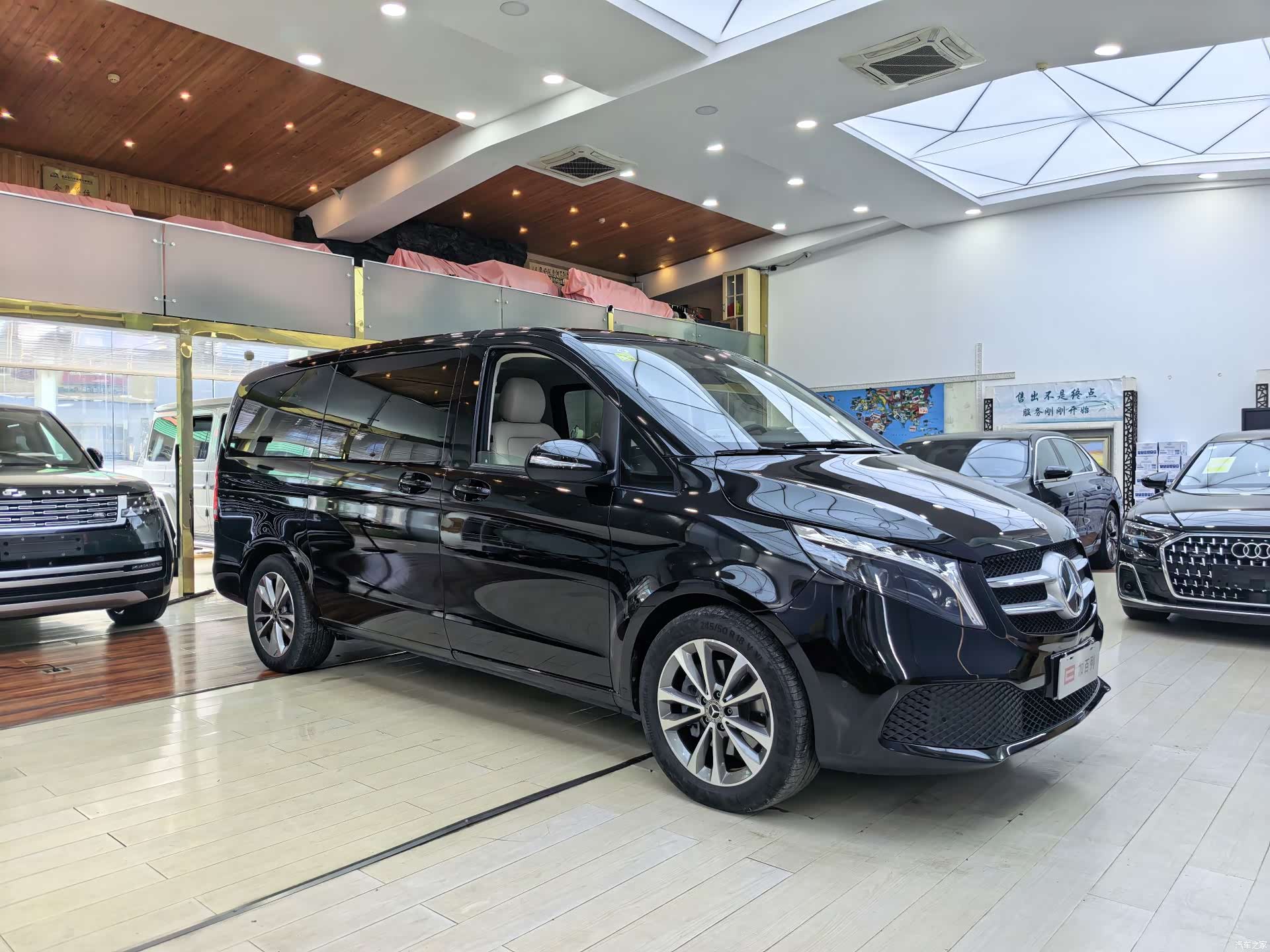 Mercedes-Benz V-Class, 2024 3