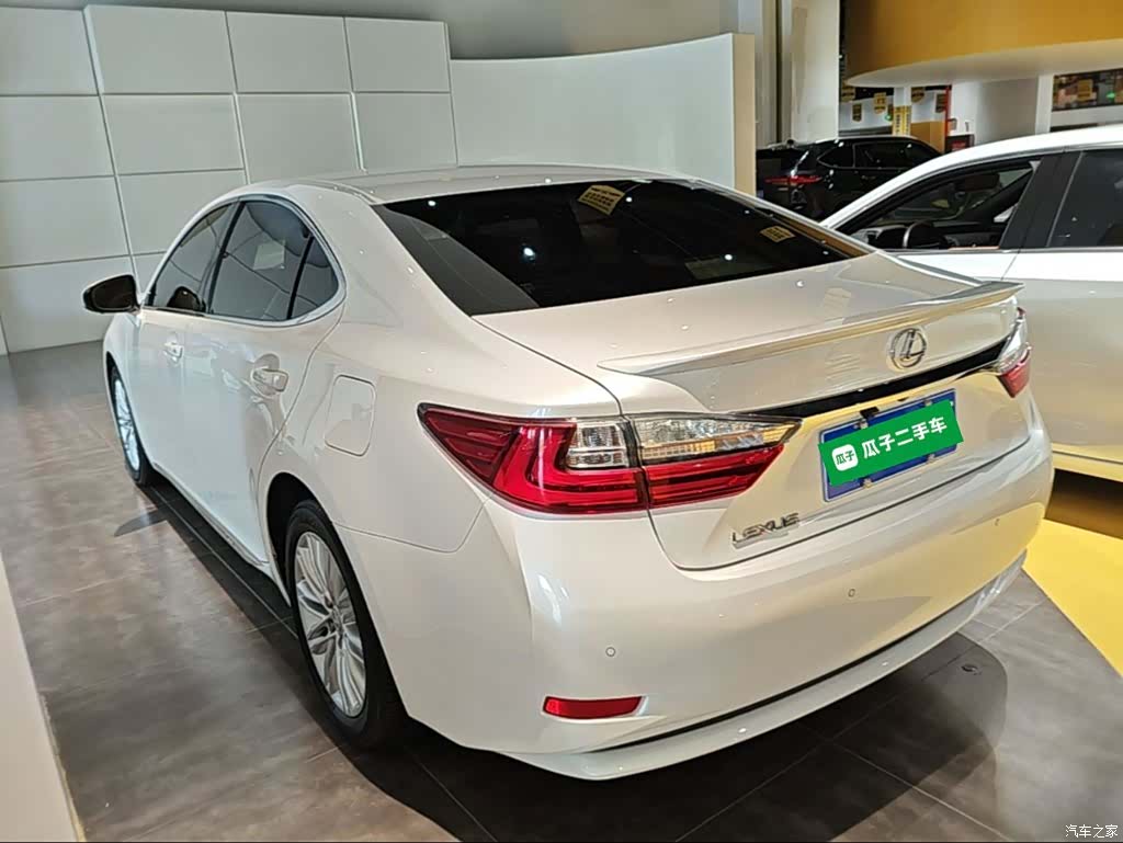 Lexus ES, 2018 все фото
