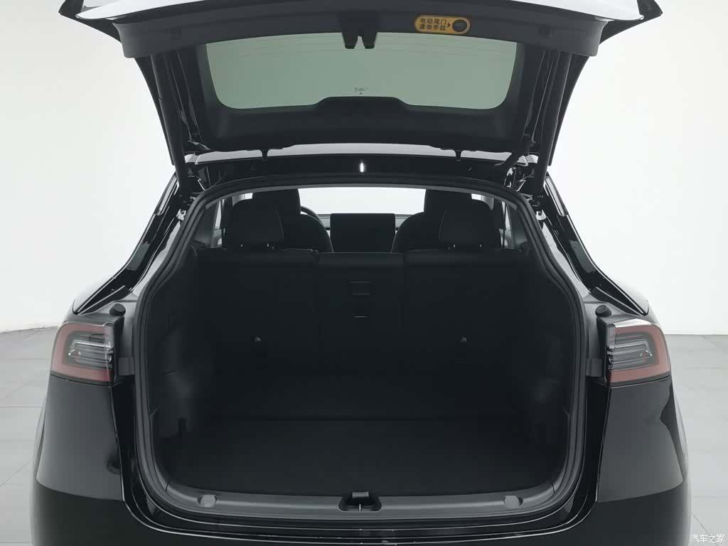 Tesla Model Y, 2024 16