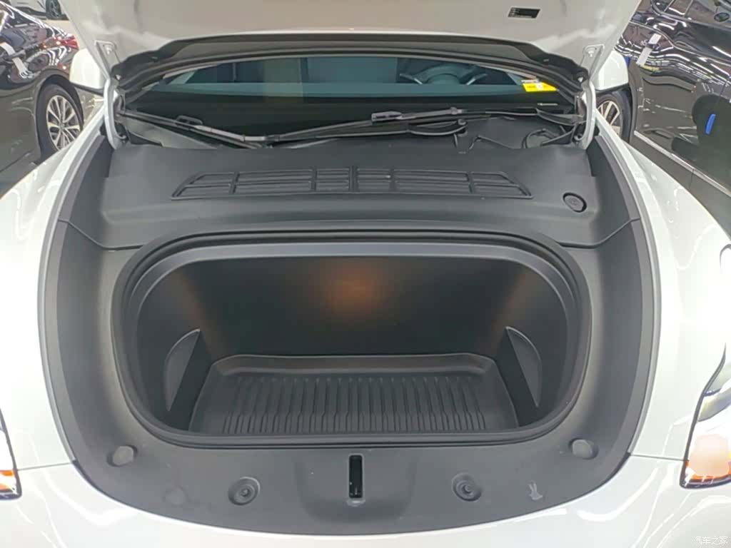 Tesla Model Y, 2024 20