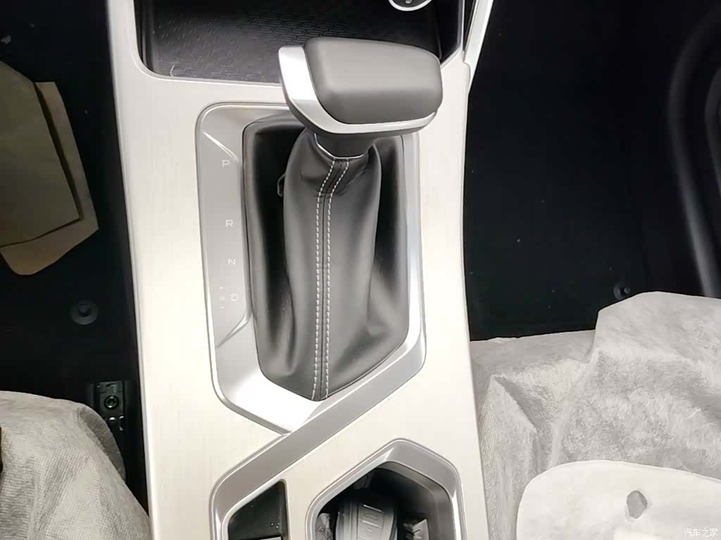 Geely Coolray, 2026 14