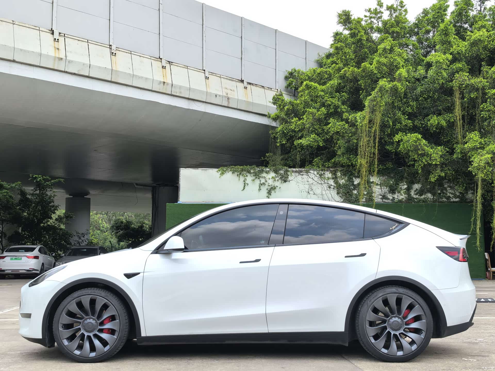 Tesla Model Y, 2022 4