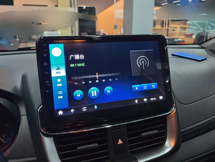 Toyota YARiS L to enjoy