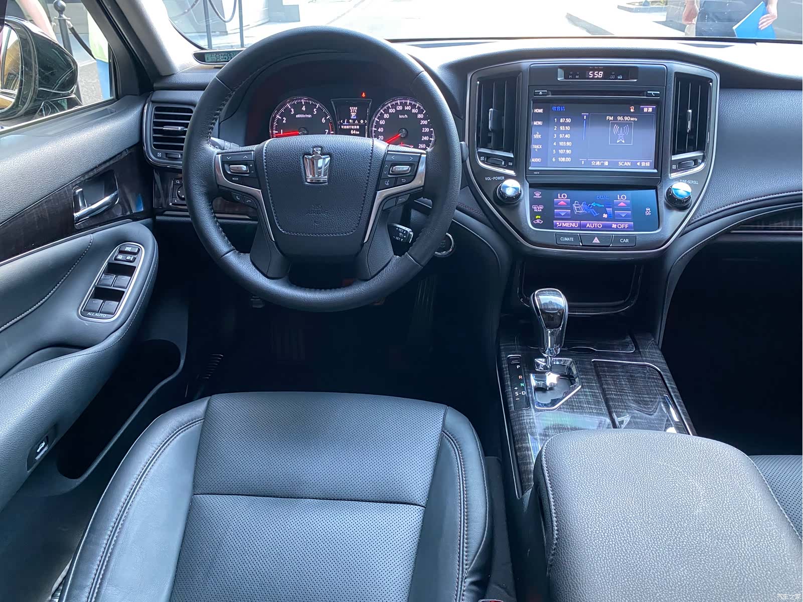 Toyota Crown, 2017 12