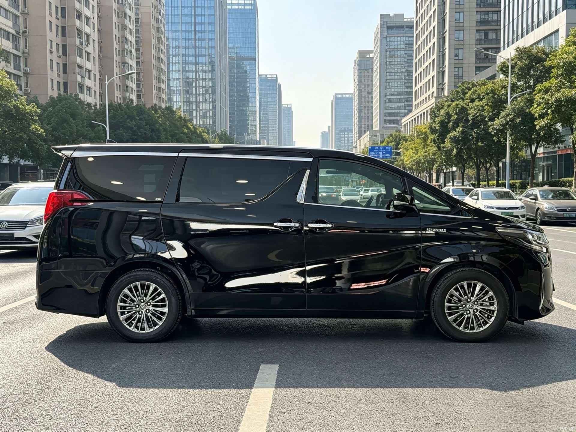 Toyota Alphard, 2022 2