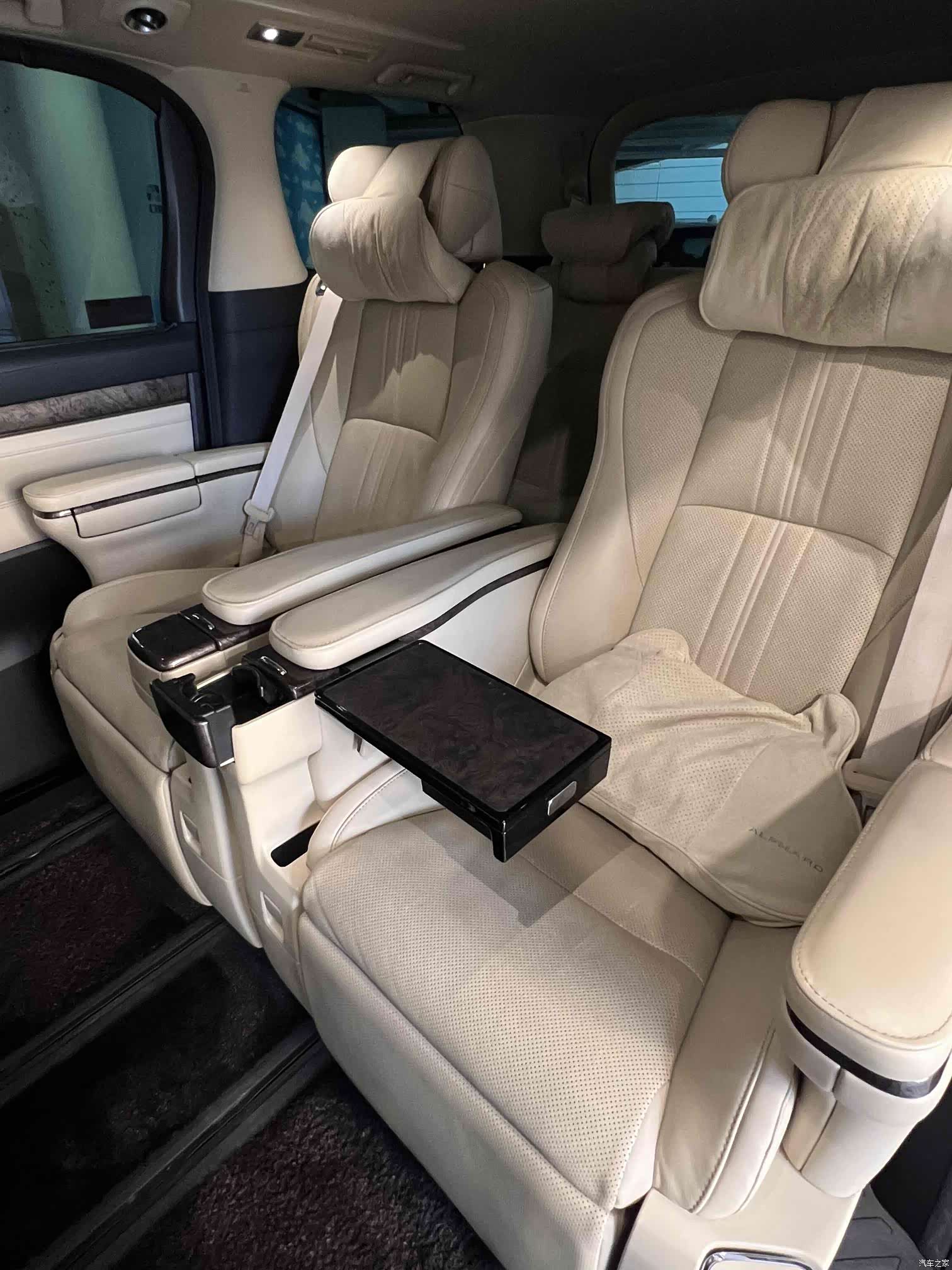 Toyota Alphard, 2022 4
