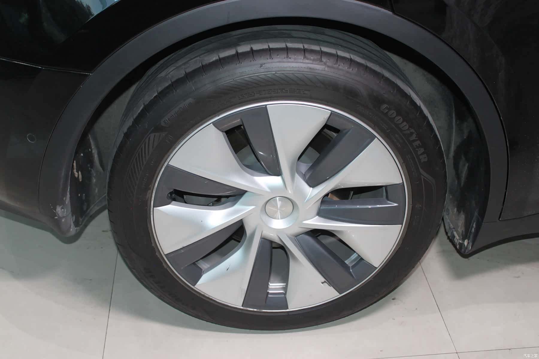 Tesla Model Y, 2023 6