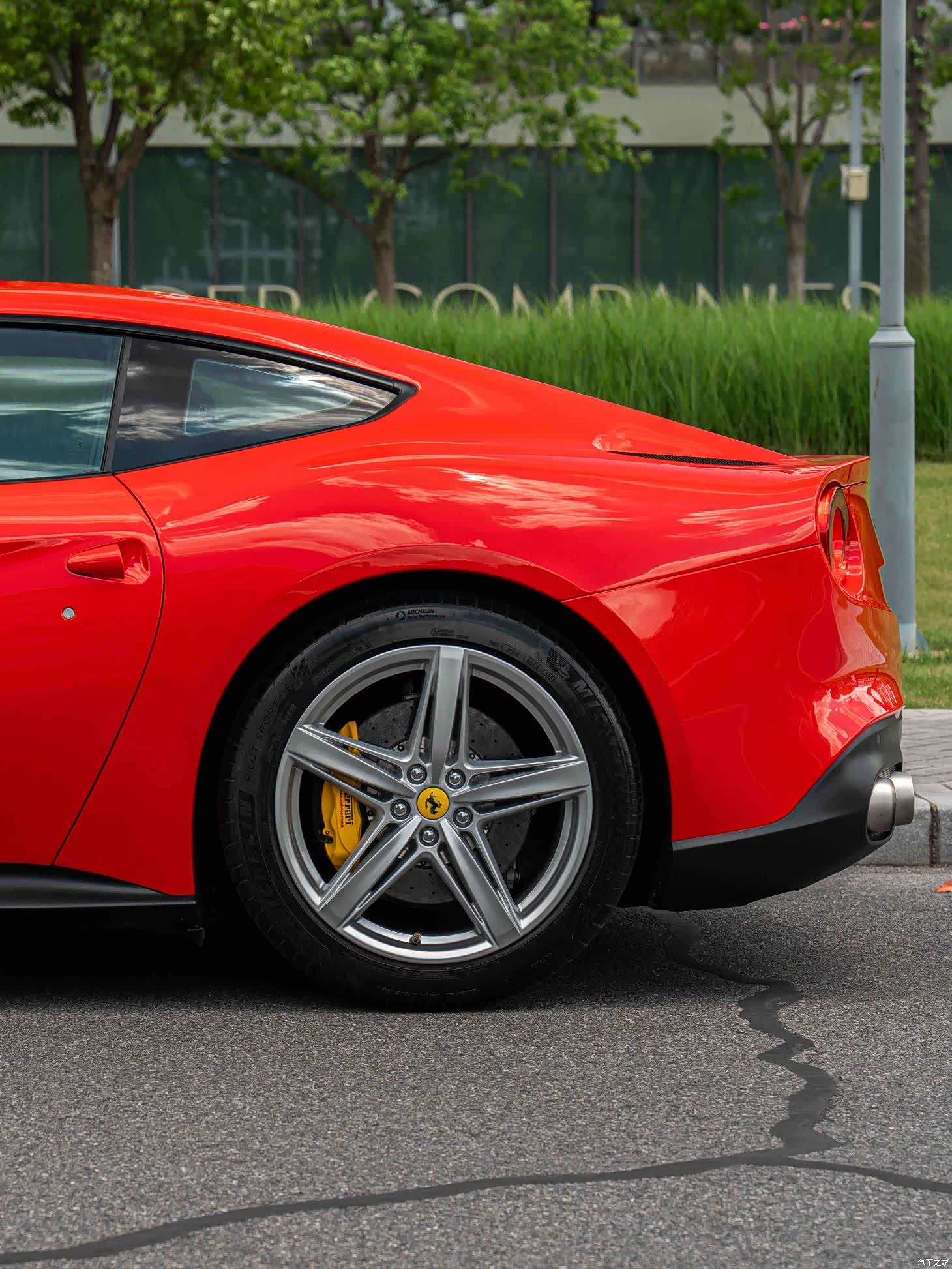 Ferrari F12ber, 2013 6