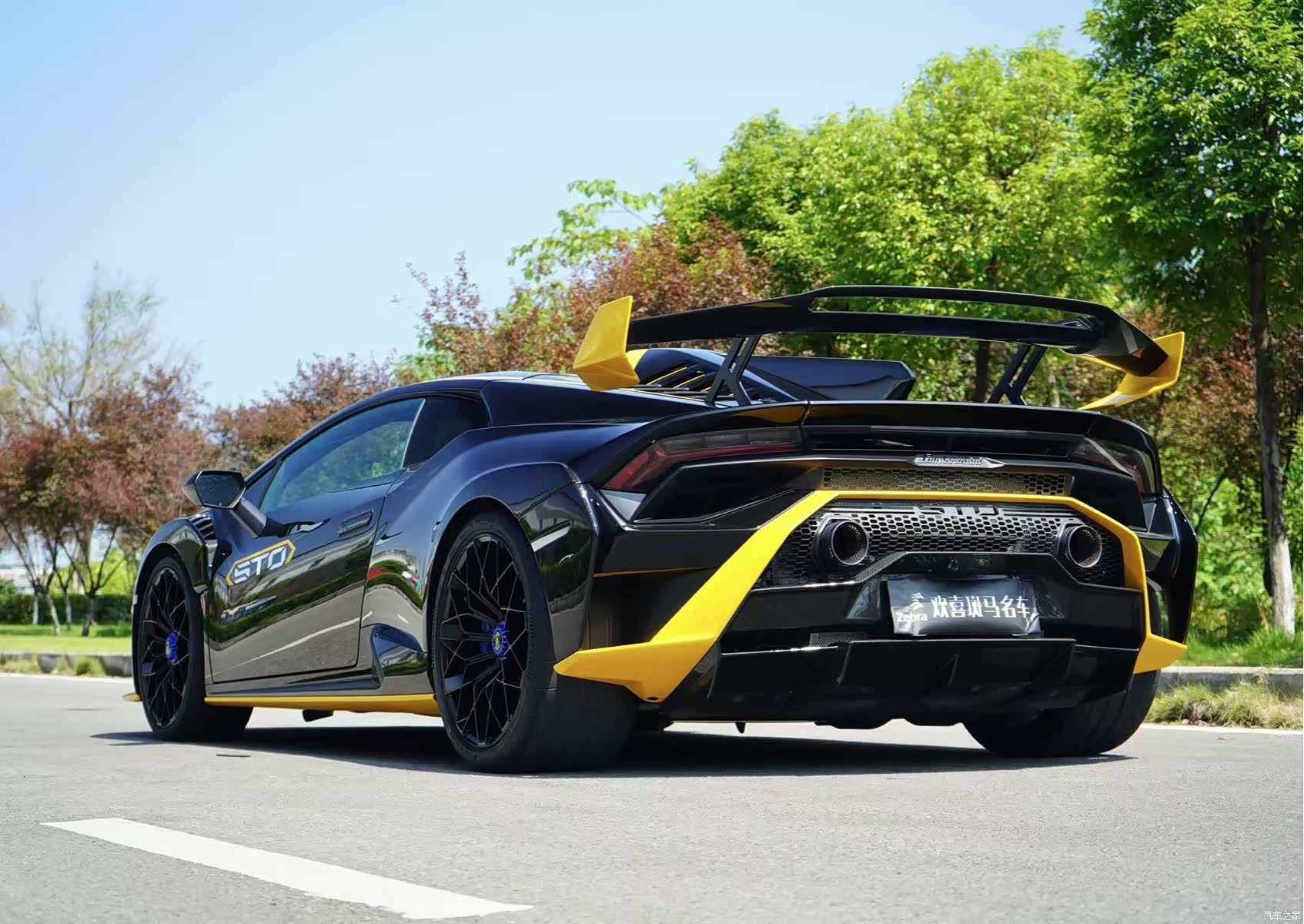 Lamborghini Huracán, 2022 все фото