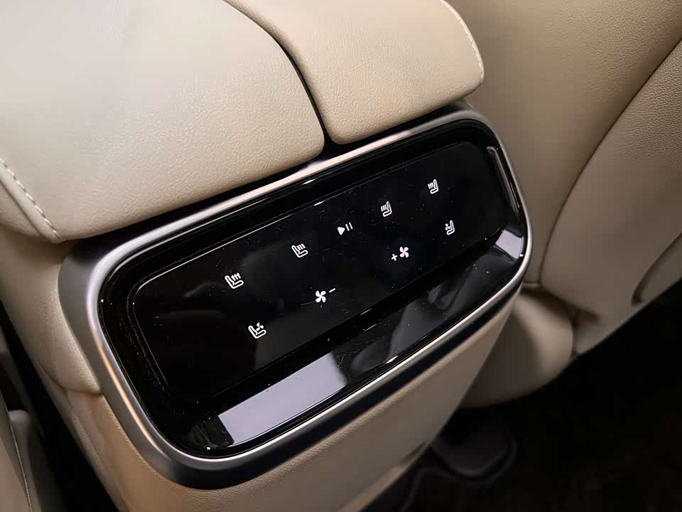 AITO Ask the world M7