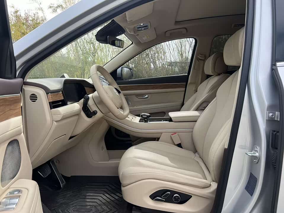 AITO Ask the world M7