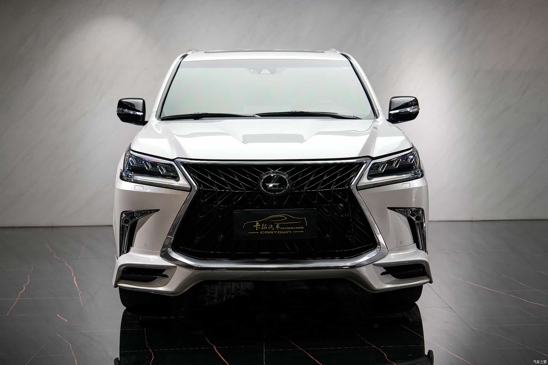 Lexus LX, 2020 1