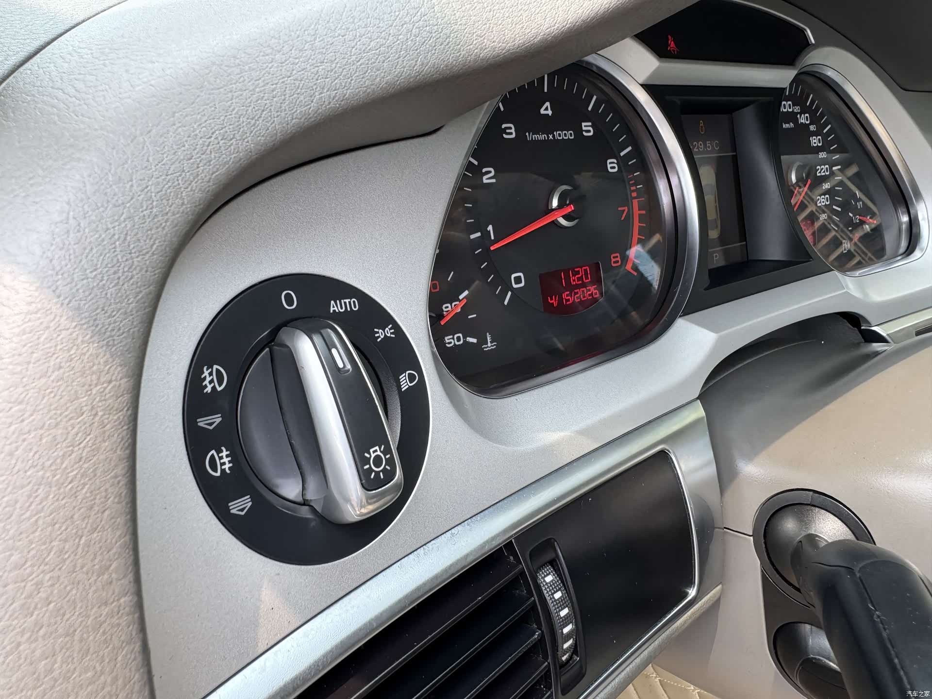 Audi A6L, 2011 11