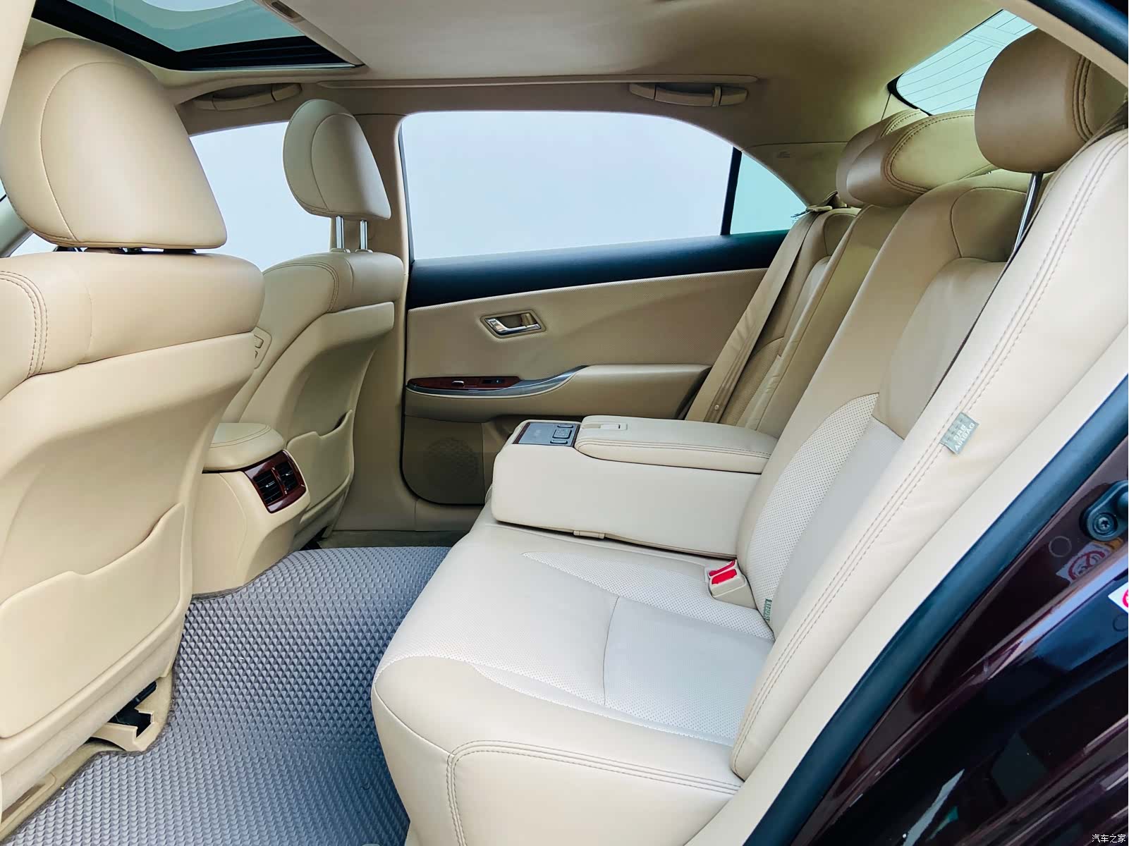 Toyota Crown, 2014 15