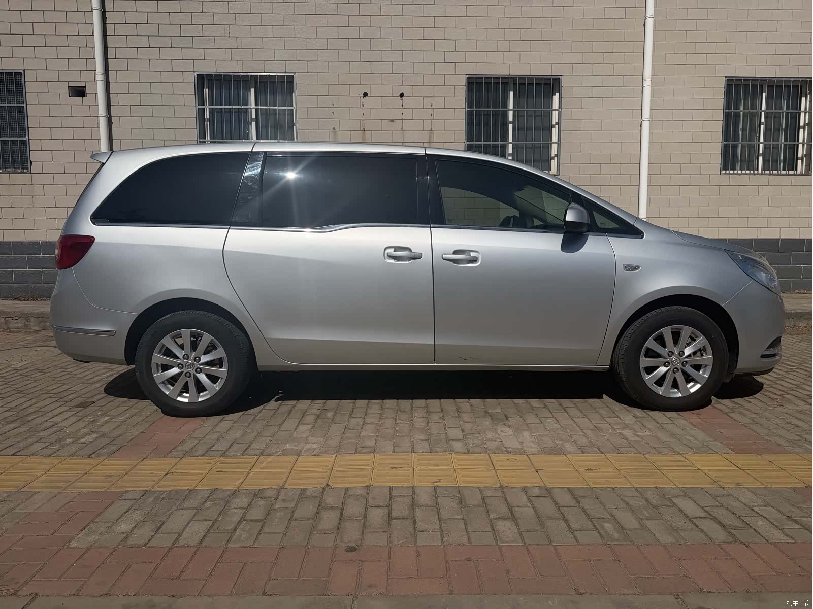 Buick GL8, 2018 7