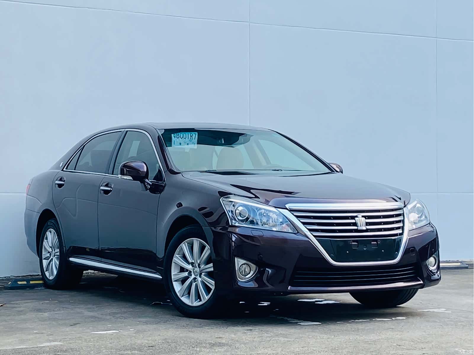 Toyota Crown, 2014 4