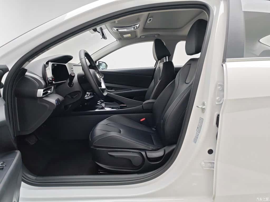 Hyundai Elantra, 2023 10
