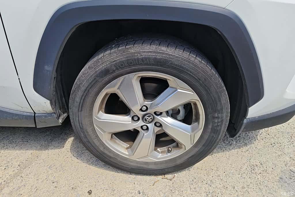 Toyota RAV4, 2020 6