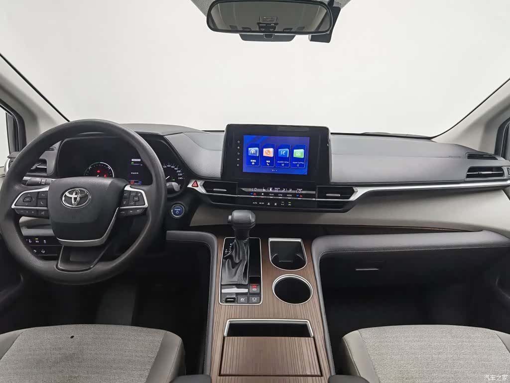 Toyota Sienna, 2023 все фото