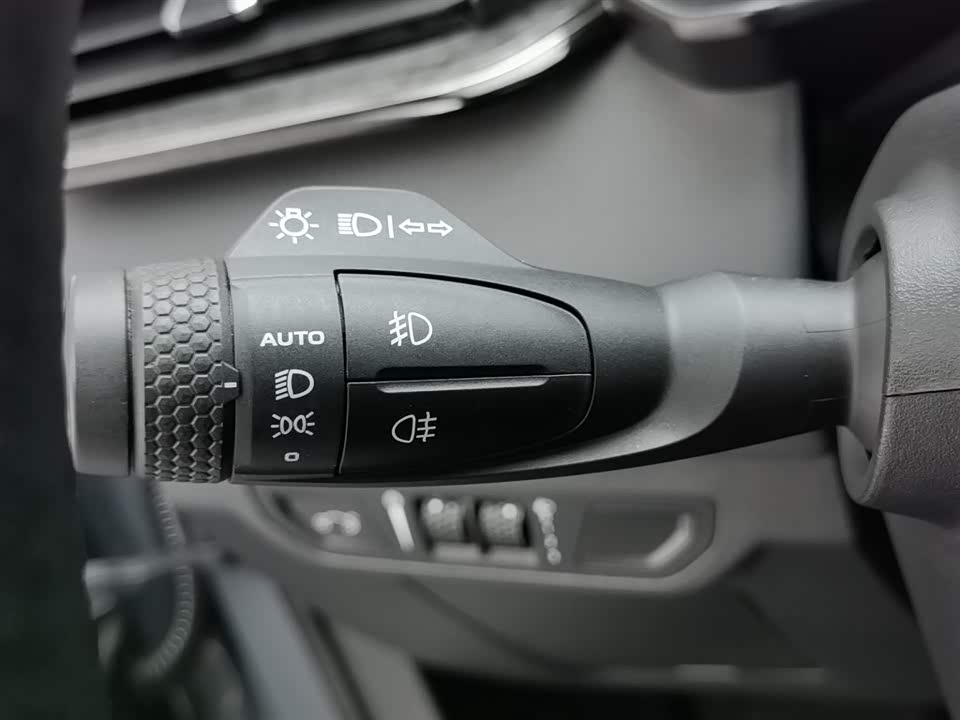 Lynk & Co 06