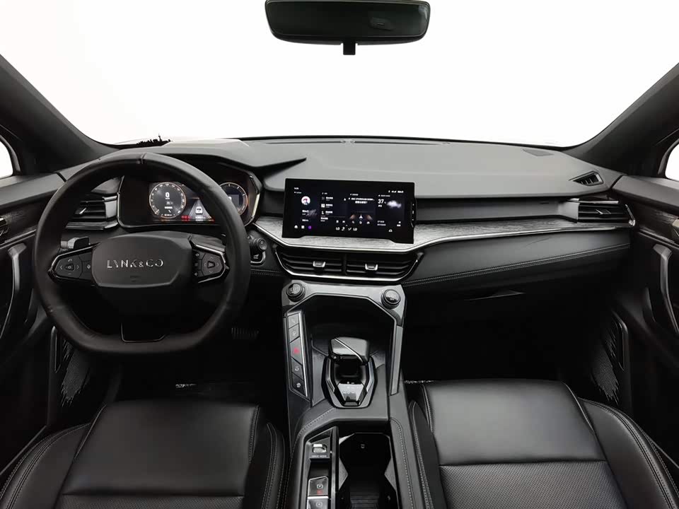 Lynk & Co 06