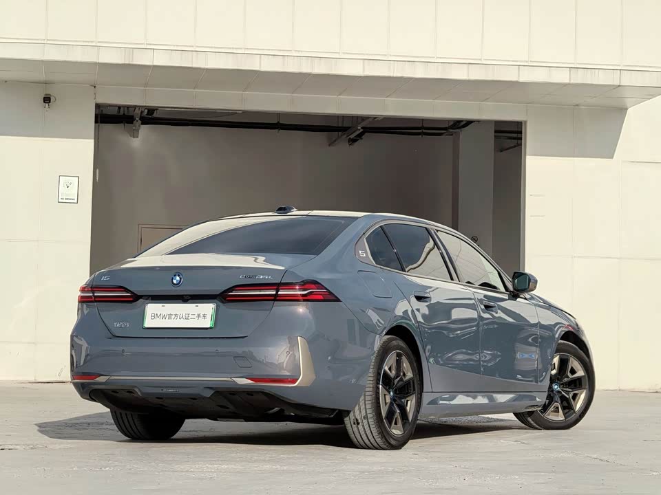 BMW i5