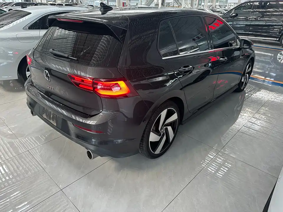 Volkswagen Golf GTI