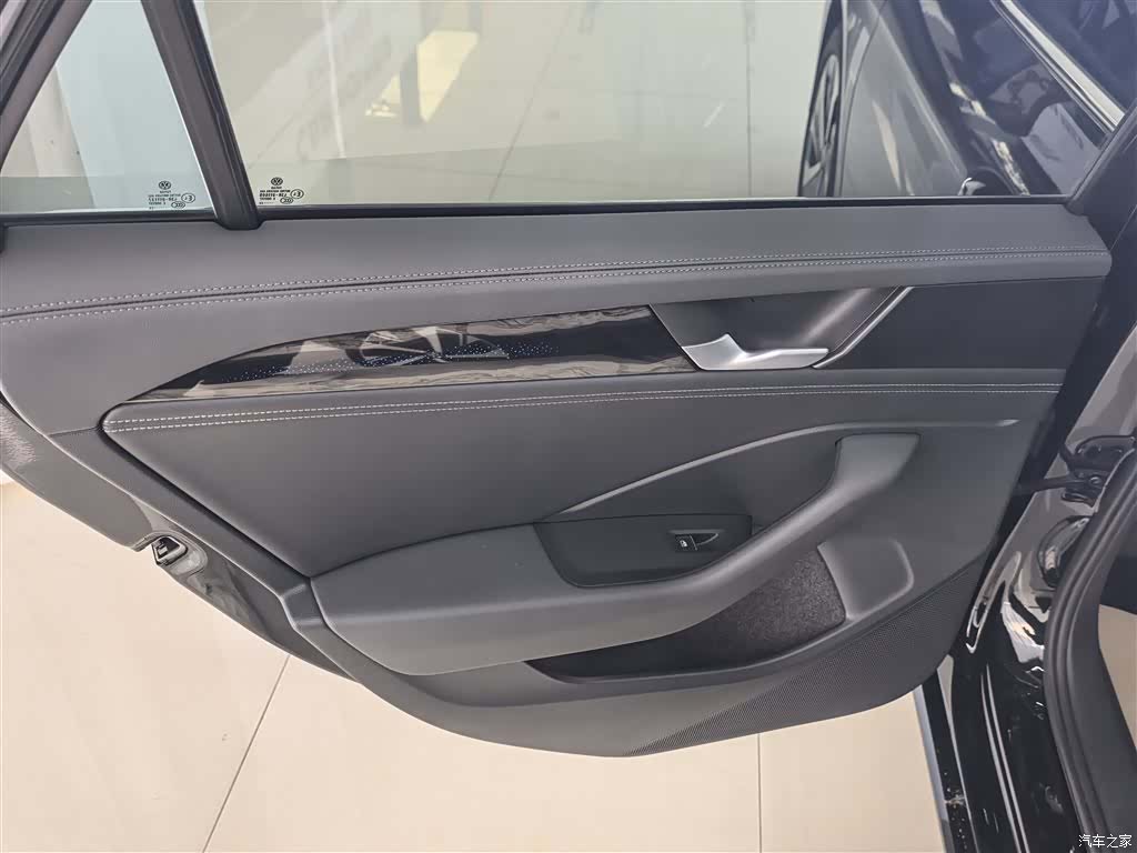 Volkswagen Magotan, 2025 14