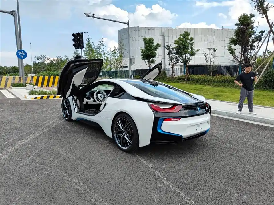 BMW i8