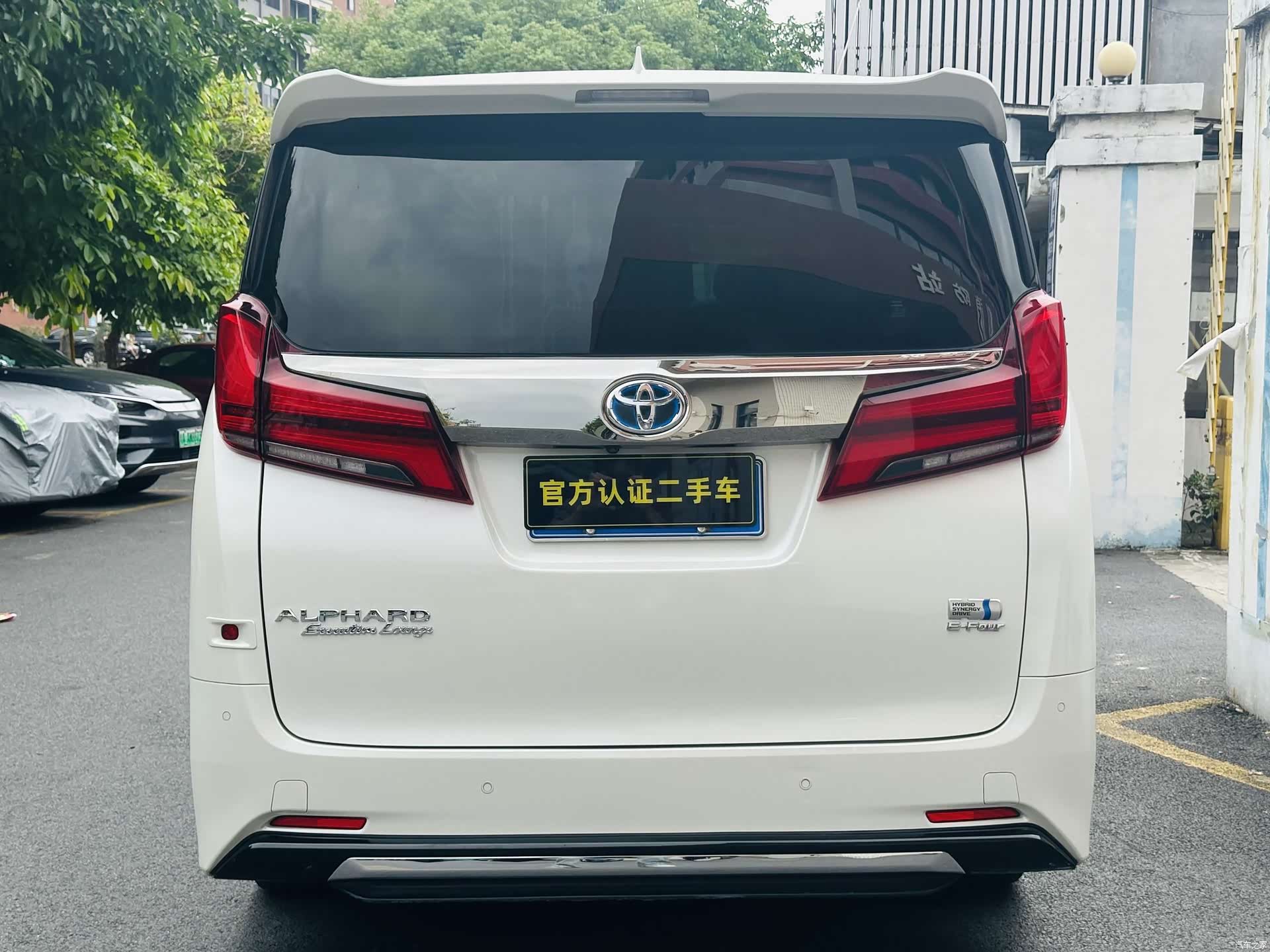 Toyota Alphard, 2023 все фото