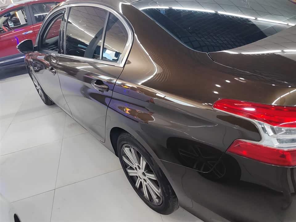 Peugeot 408