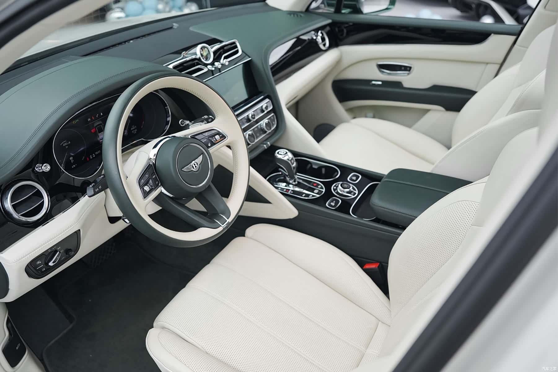 Bentley Bentayga, 2021 3