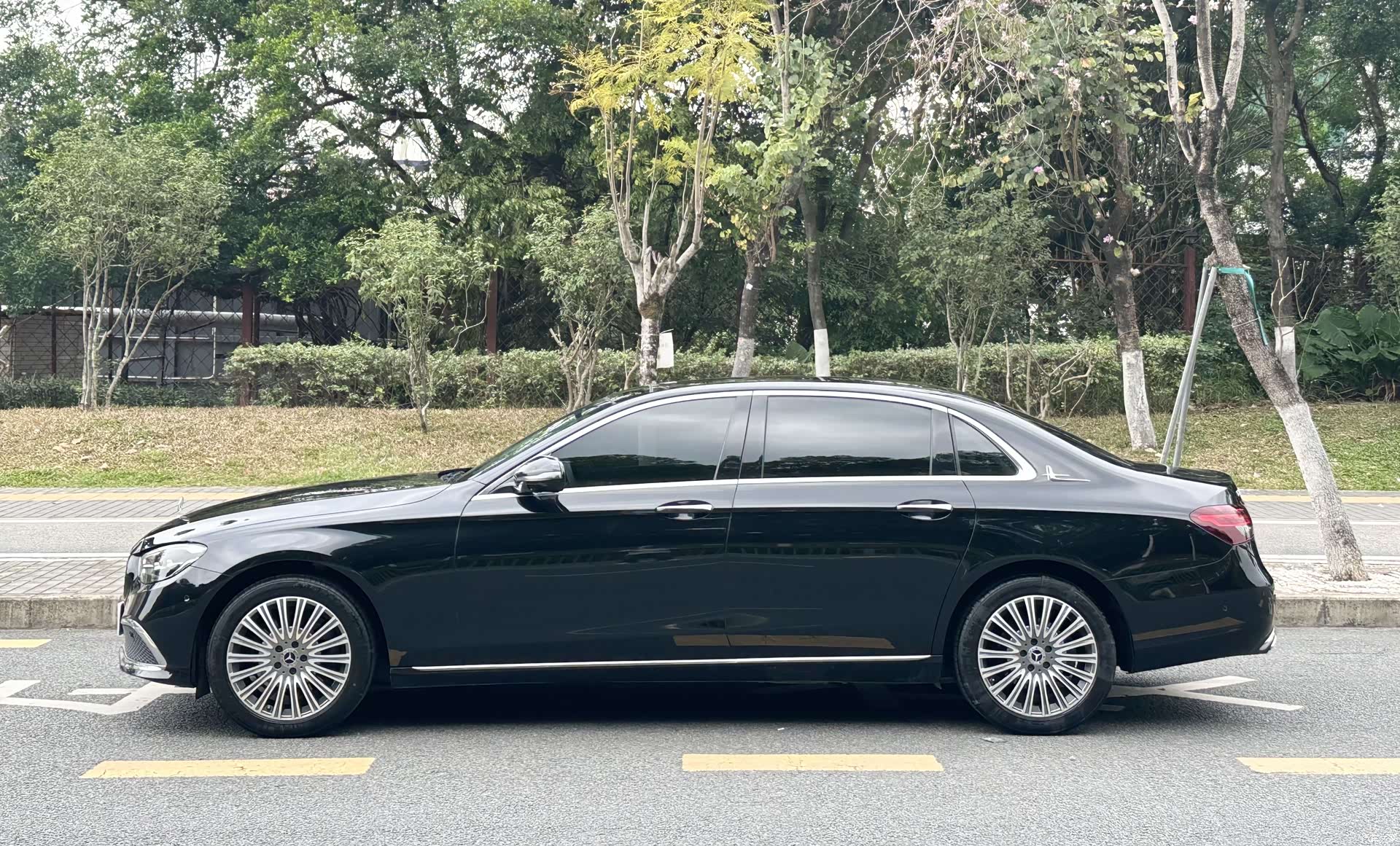 Mercedes-Benz E-Class, 2022 4