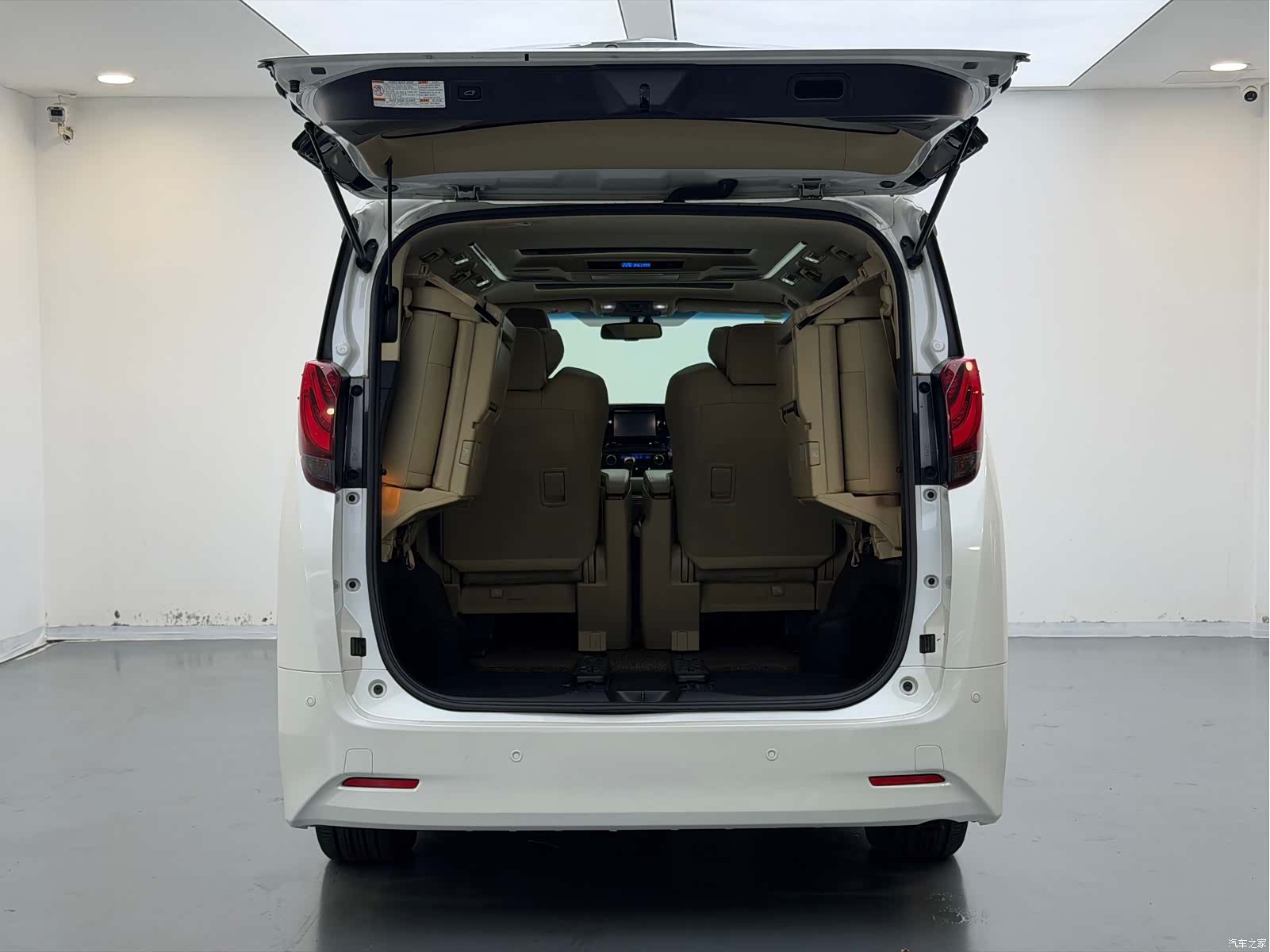Toyota Alphard, 2017 18