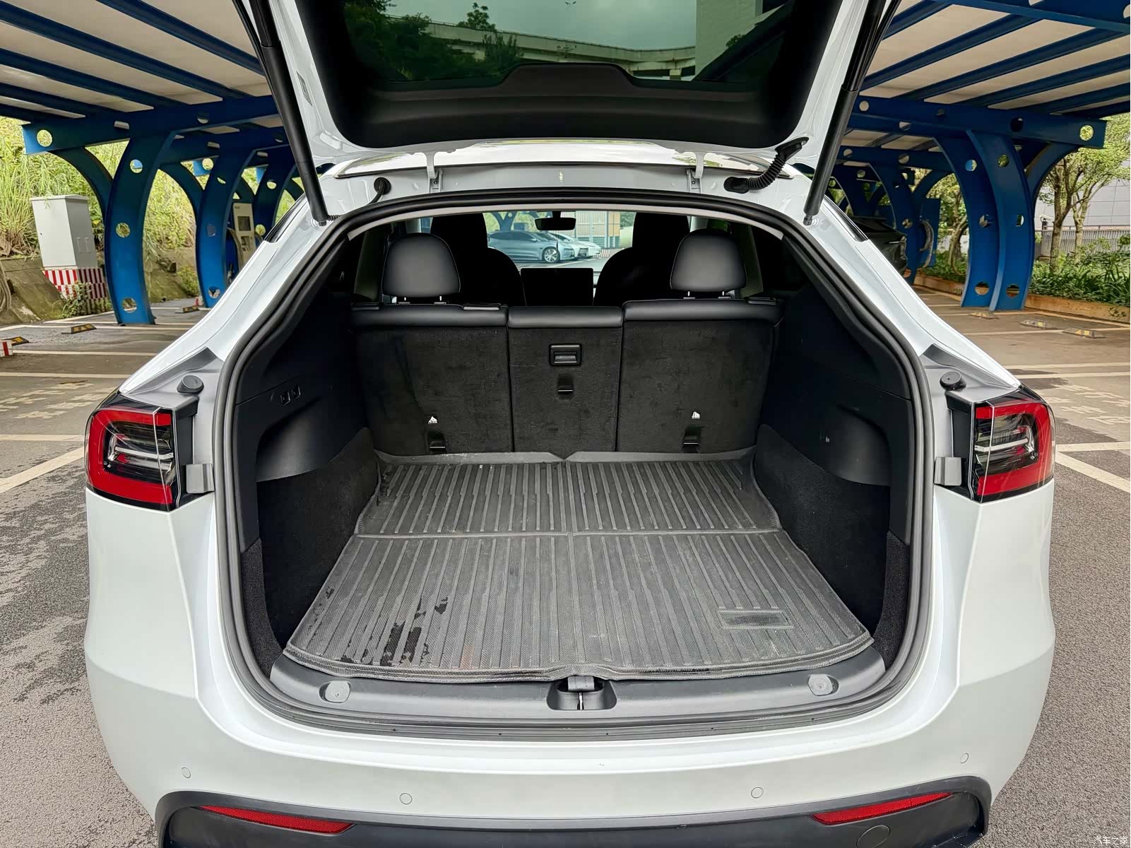 Tesla Model Y, 2023 14
