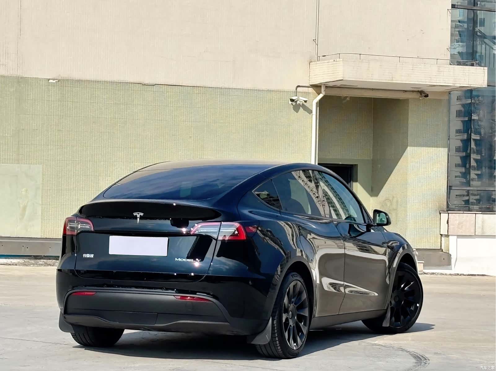 Tesla Model Y, 2023 10
