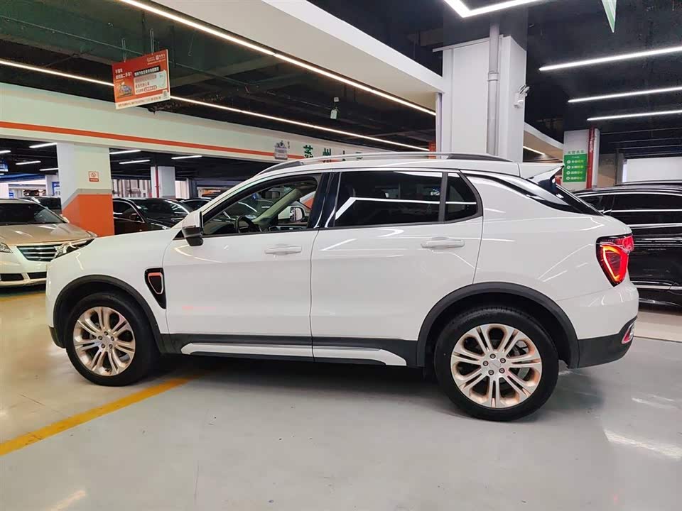 Lynk & Co 01