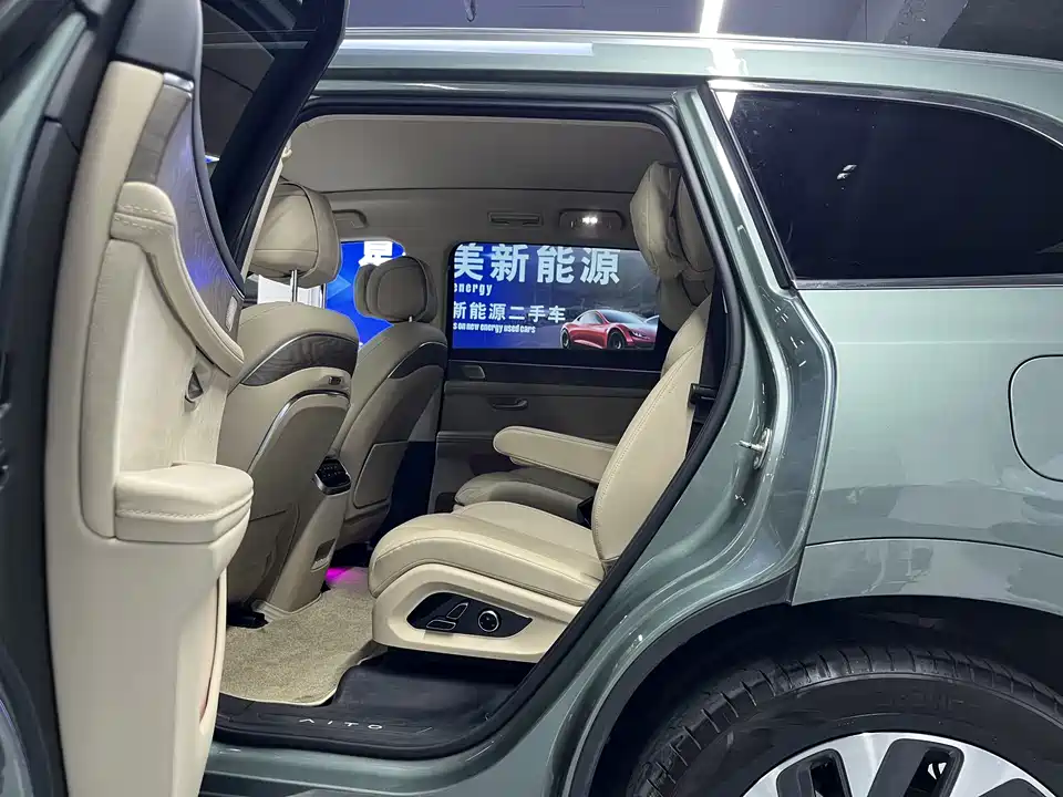 AITO Ask the world M7