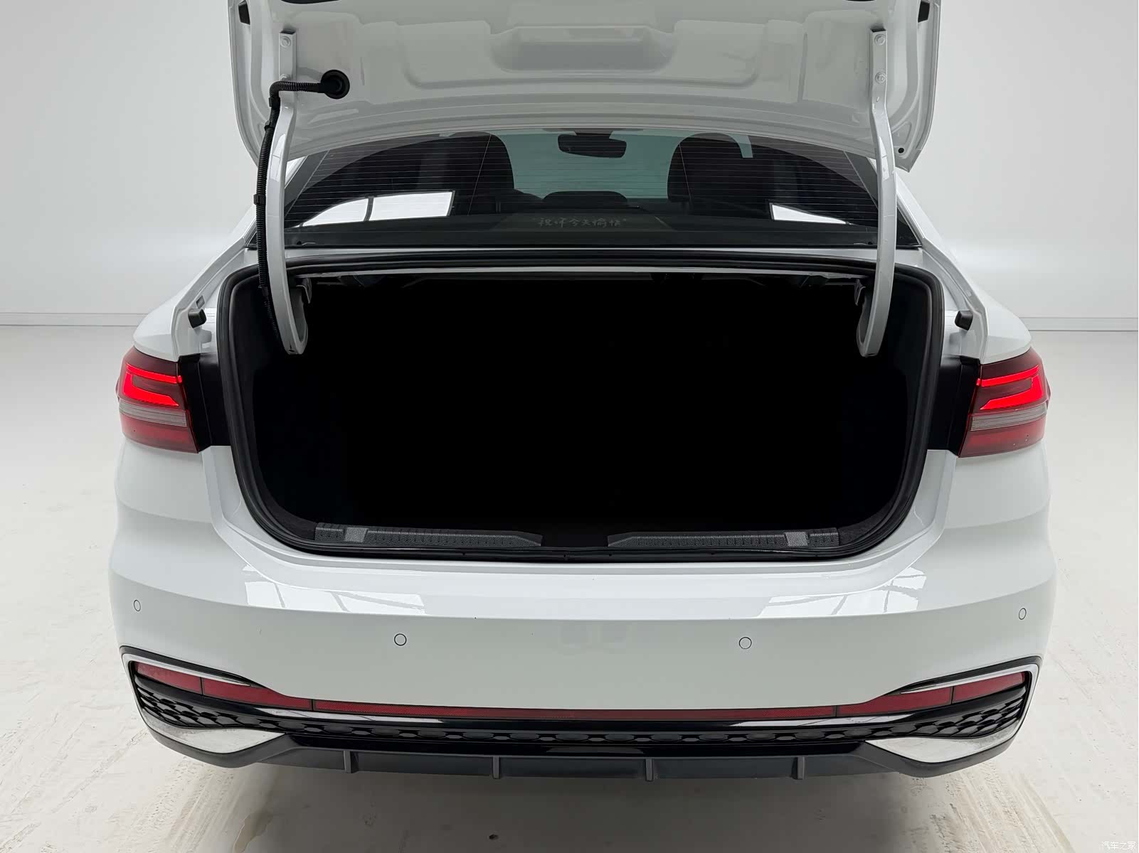 Volkswagen Lavida, 2024 10