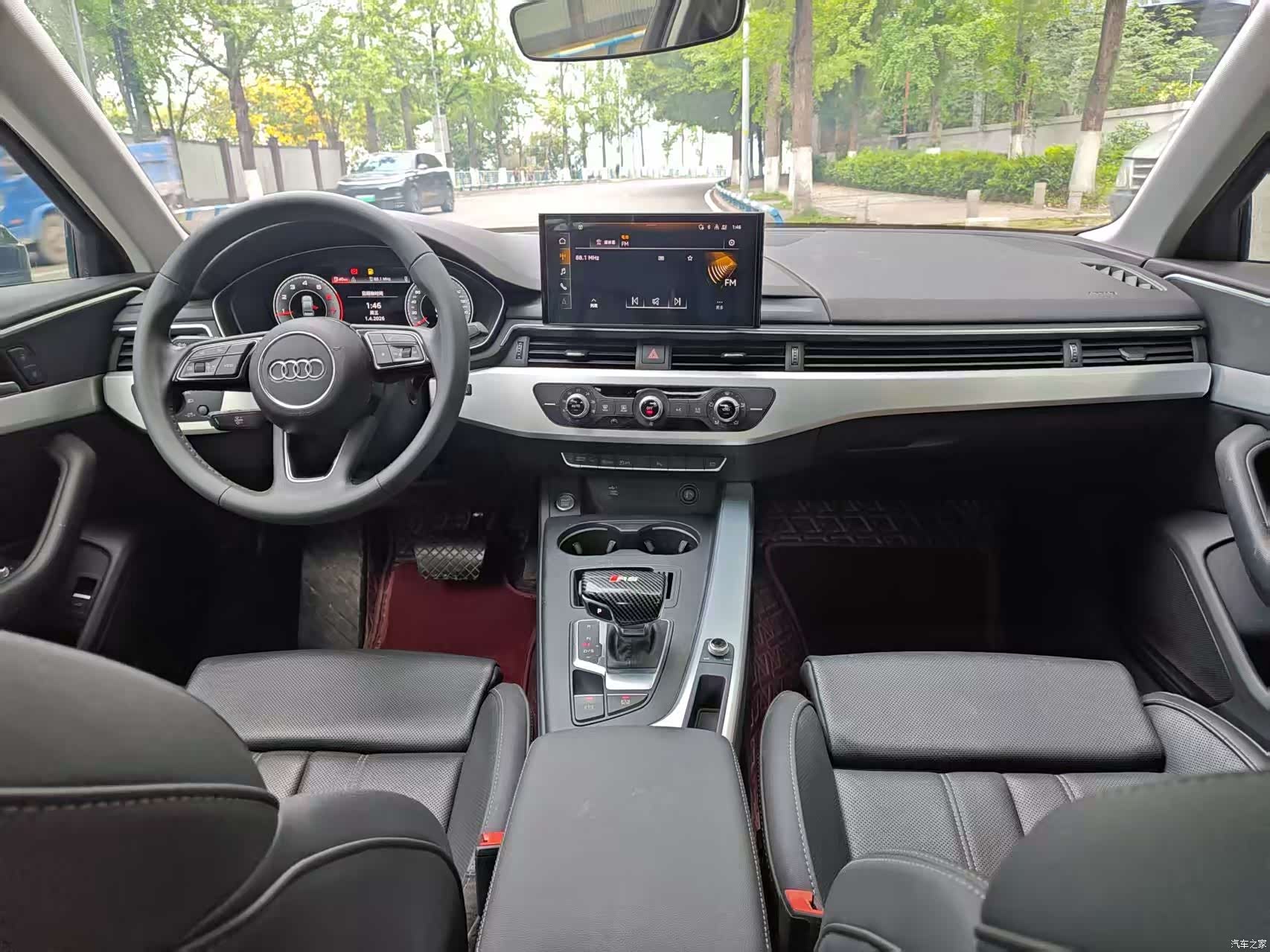Audi A4L, 2022 все фото