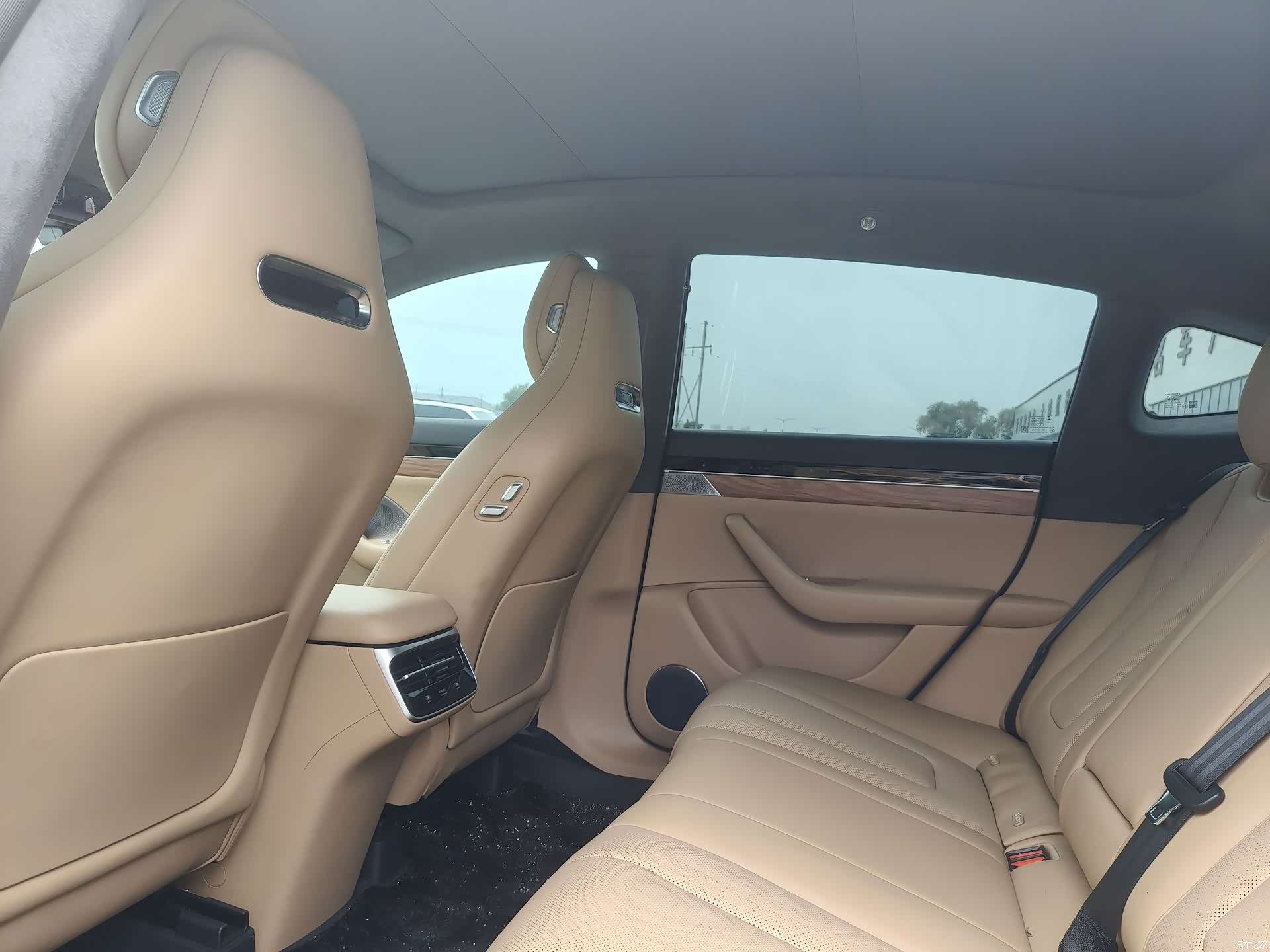 Luxeed R7, 2025 6