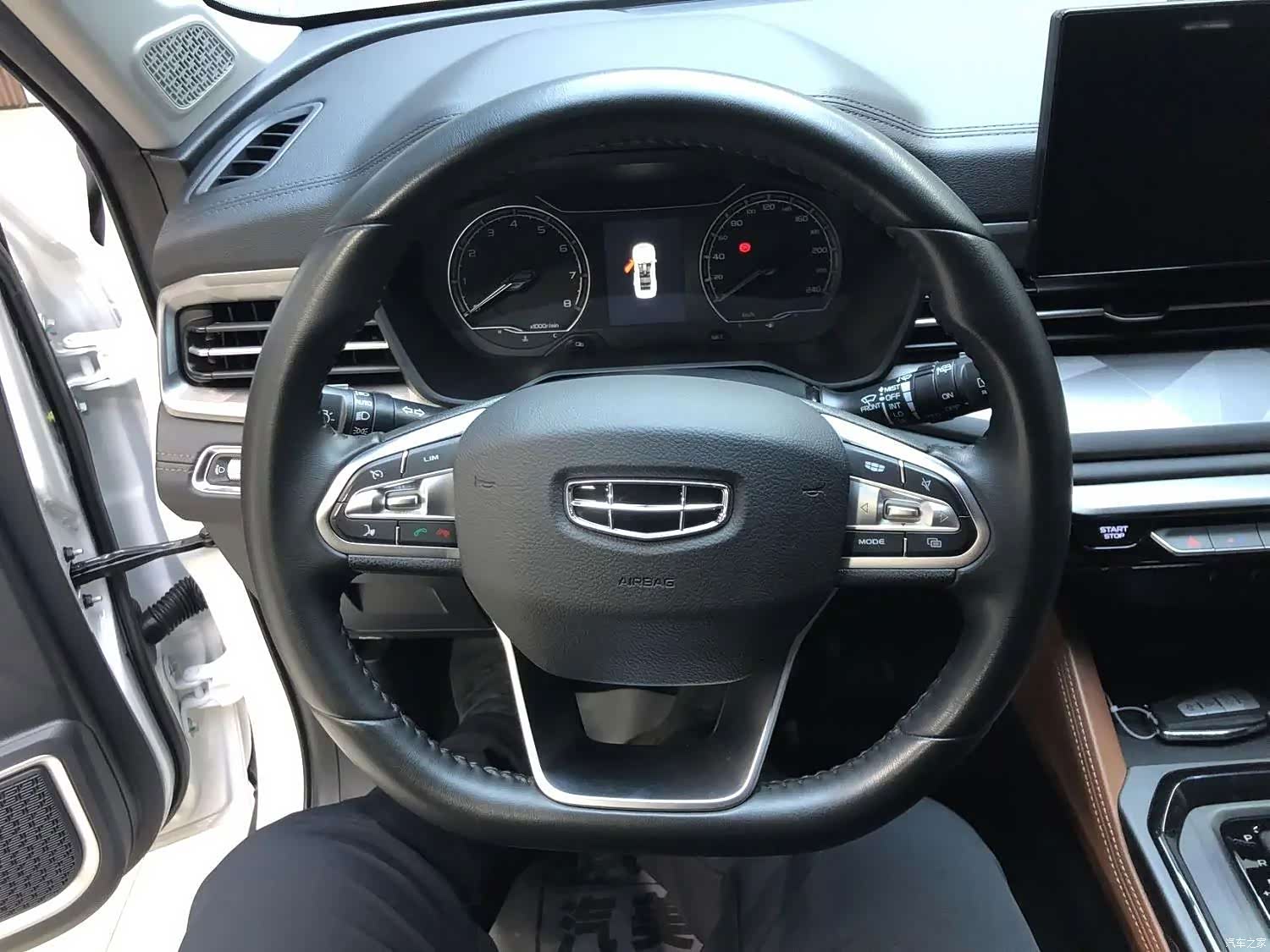 Geely X6, 2022 15