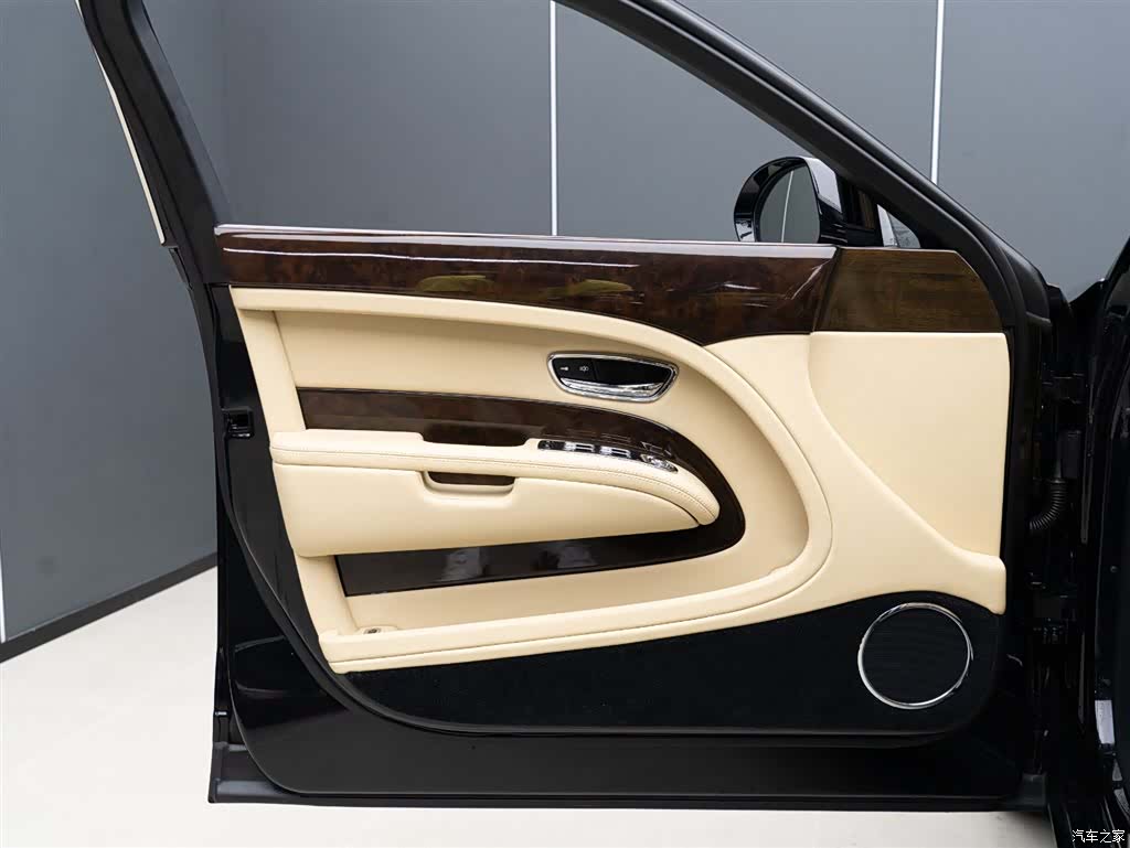 Bentley Mulsanne, 2016 7