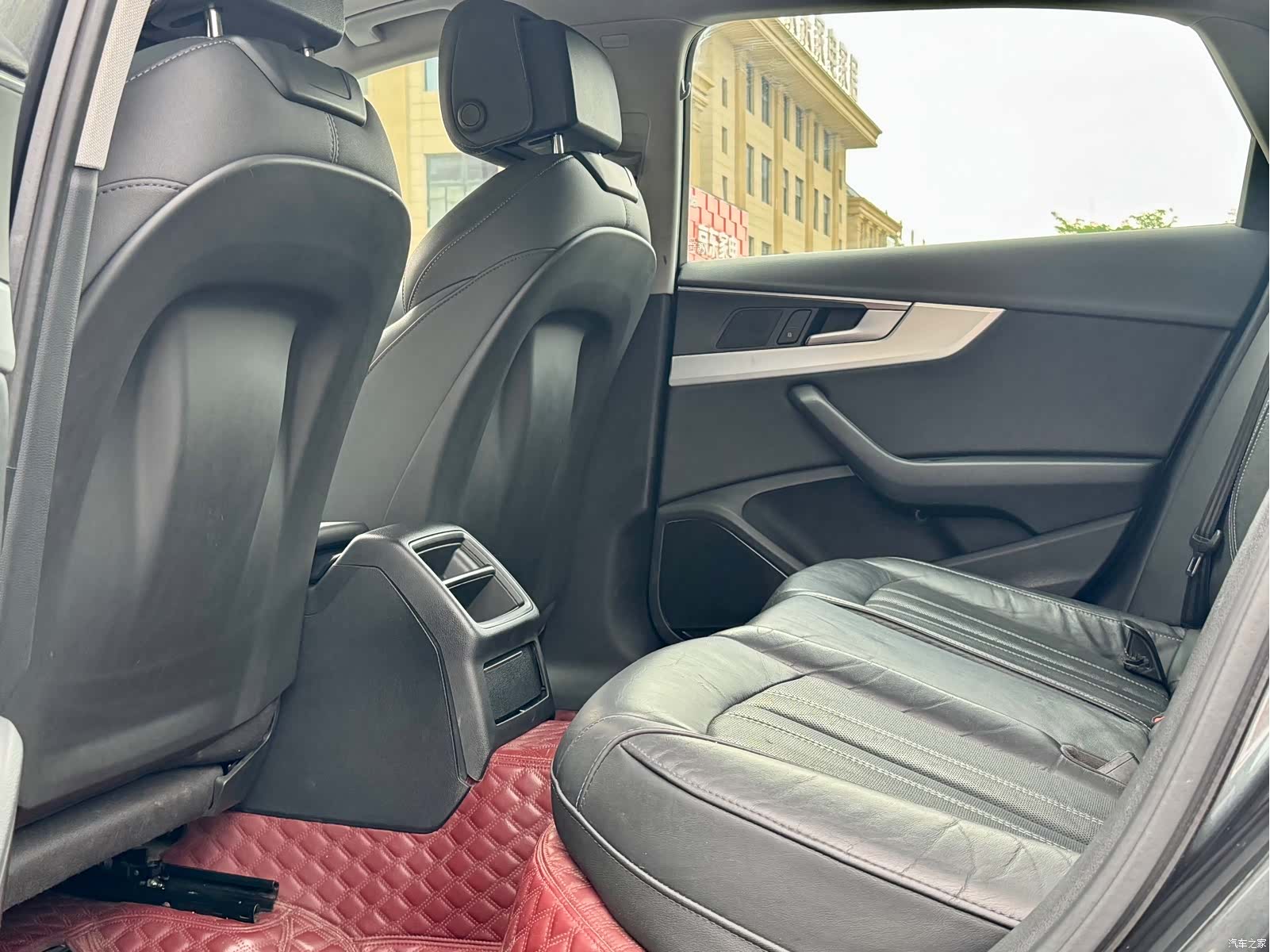 Audi A4L, 2021 все фото