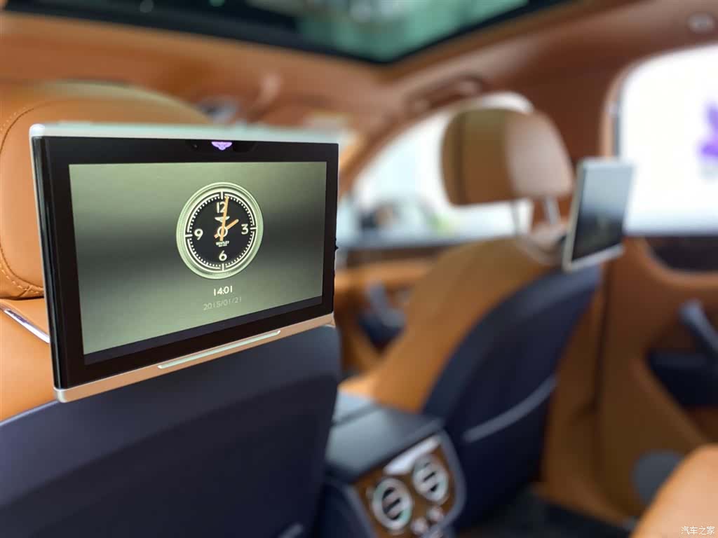 Bentley Bentayga, 2018 26