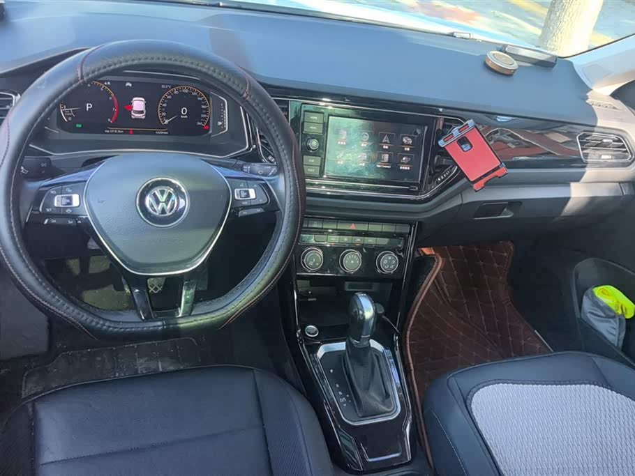 Volkswagen T-ROC exploring Songs