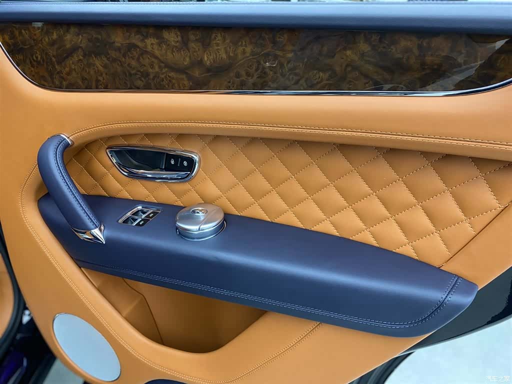 Bentley Bentayga, 2018 23